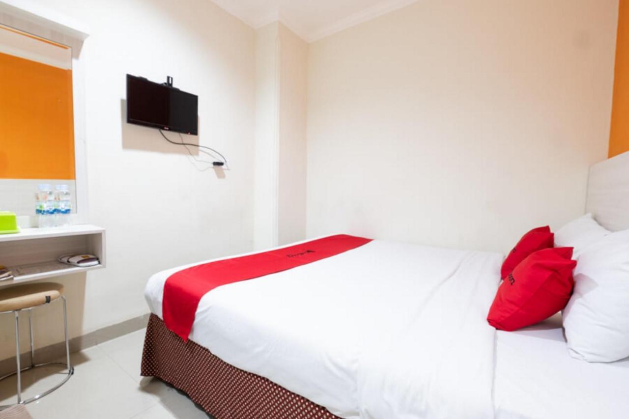 เรดดอร์ซ พลัส แอท โฮเทล อัลเดน มากัสซาร์ Hotel มากาซาร์ ภายนอก รูปภาพ