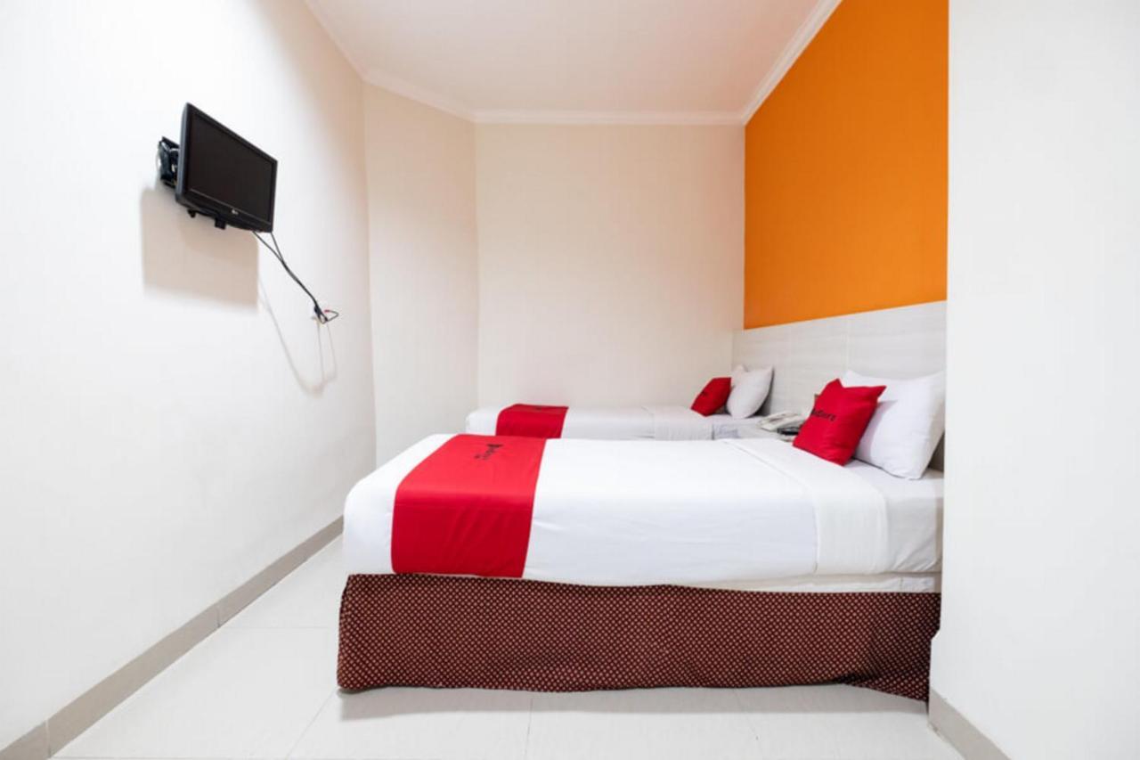 เรดดอร์ซ พลัส แอท โฮเทล อัลเดน มากัสซาร์ Hotel มากาซาร์ ภายนอก รูปภาพ