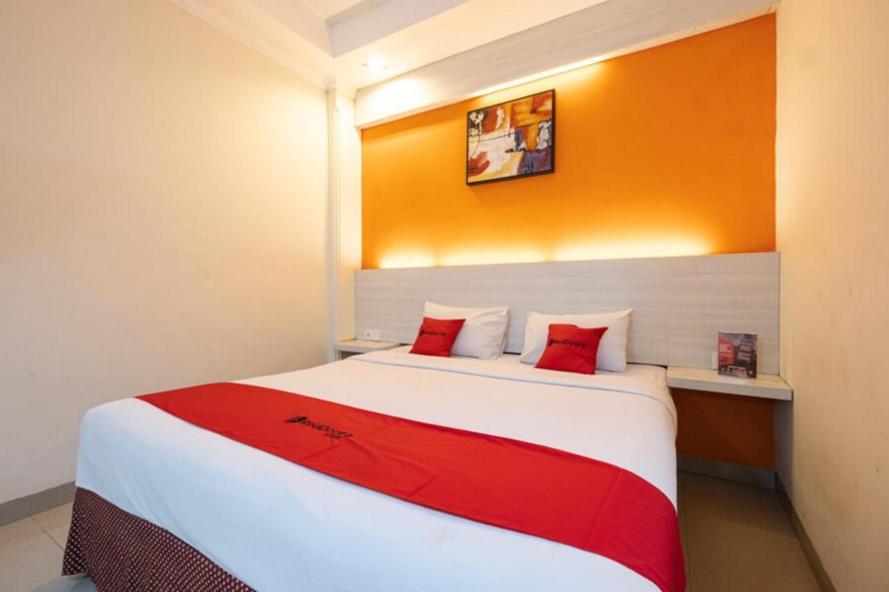 เรดดอร์ซ พลัส แอท โฮเทล อัลเดน มากัสซาร์ Hotel มากาซาร์ ภายนอก รูปภาพ