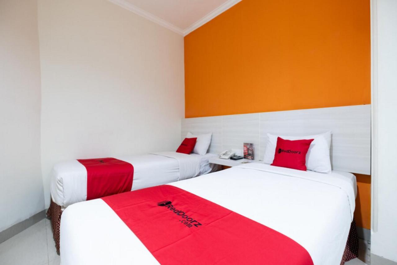 เรดดอร์ซ พลัส แอท โฮเทล อัลเดน มากัสซาร์ Hotel มากาซาร์ ภายนอก รูปภาพ