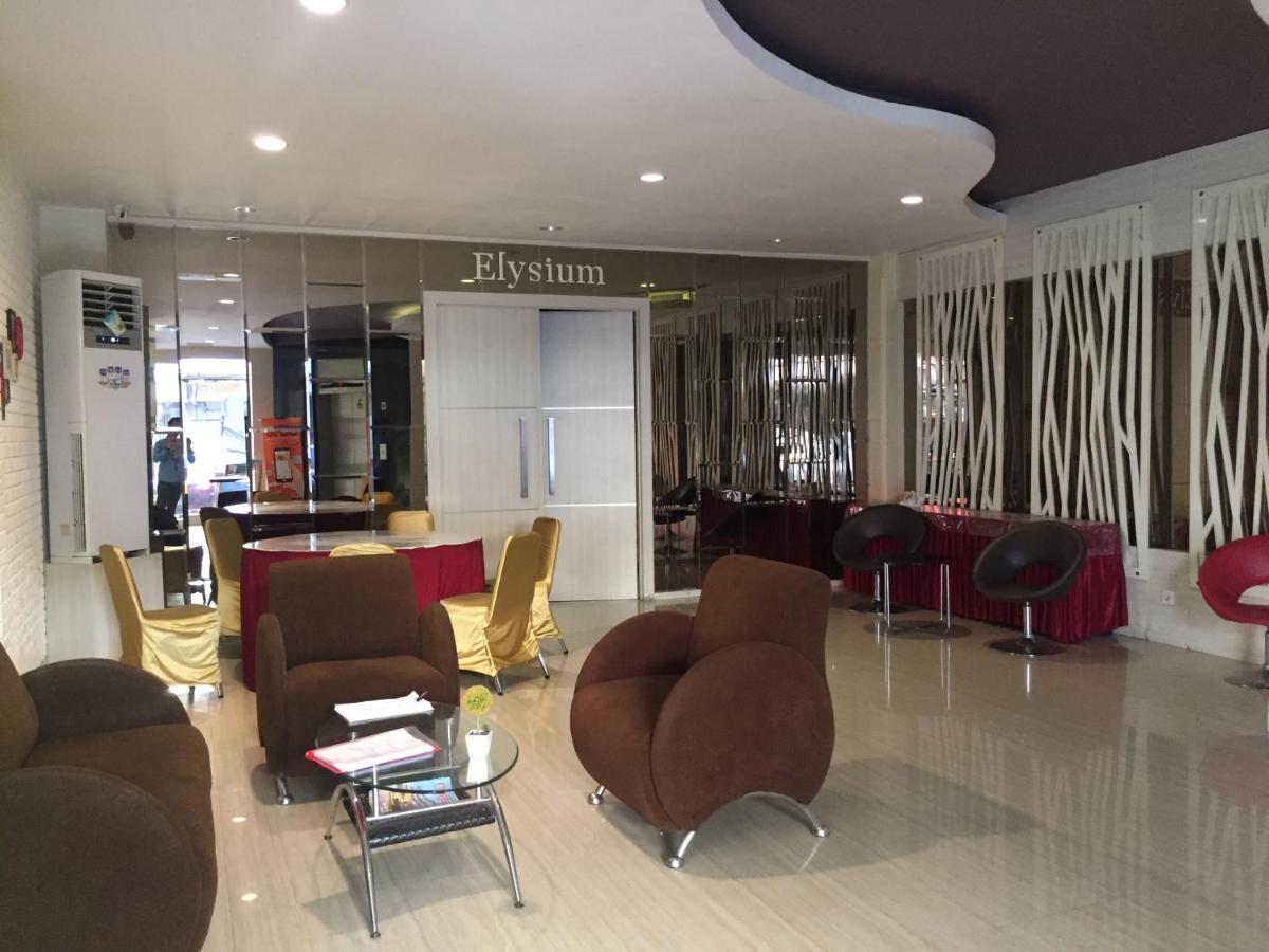 เรดดอร์ซ พลัส แอท โฮเทล อัลเดน มากัสซาร์ Hotel มากาซาร์ ภายนอก รูปภาพ
